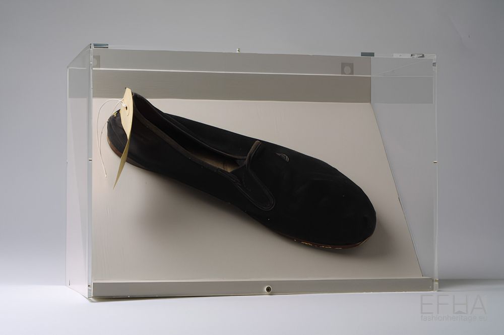 Artist's shoes by Alison Knowles by Alison Knowles (Designer)